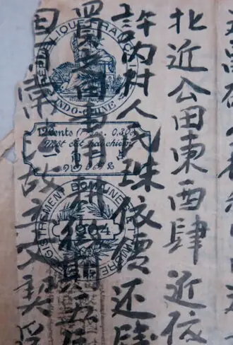Văn tự chữ Hán viết tay trên giấy dó năm 1904, có đóng dấu và dán tem